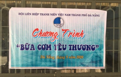 Trao tặng 200 suất quà cho hộ khó khăn do ảnh hưởng bởi dịch Covid-19