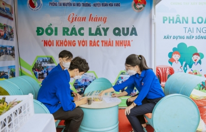 GIAN HÀNG ĐỔI RÁC LẤY QUÀ 