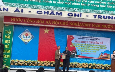Liên Đội Trường THCS Nguyễn Văn Linh kết hợp với tổ chuyên môn nhà trường tổ chức tuyên truyền 78 năm ngày thành lập QĐND Việt Nam và 33 năm ngày QPTD với chủ đề “Chúng em với biển đảo quê hươn