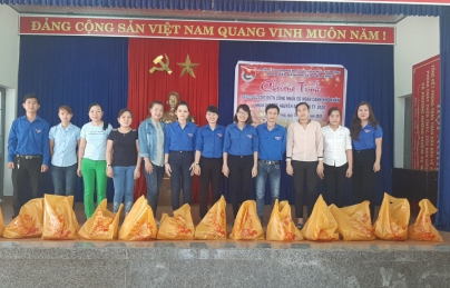 HỖ TRỢ QUÀ TẾT CHO THANH NIÊN CÔNG NHÂN