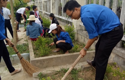 Hòa Phước: Đoàn thanh niên ra quân dọn vệ sinh môi trường nhân ngày Môi Trường Thế Giới 05/06