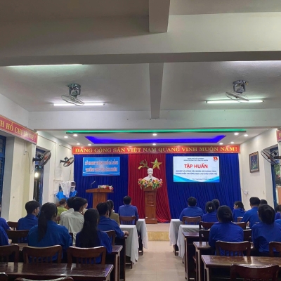 ĐOÀN TRƯỜNG THPT ÔNG ÍCH KHIÊM: TẬP HUẤN NGHIỆP VỤ CÔNG TÁC ĐOÀN VÀ PHONG TRÀO THANH NIÊN TRƯỜNG HỌC CHO GIÁO VIÊN TRẺ  ĐOÀN TRƯỜNG THPT ÔNG ÍCH KHIÊM: TẬP HUẤN NGHIỆP VỤ CÔNG TÁC ĐOÀN VÀ PHONG TRÀO THANH NIÊN TRƯỜNG HỌC CHO GIÁO VIÊN TRẺ